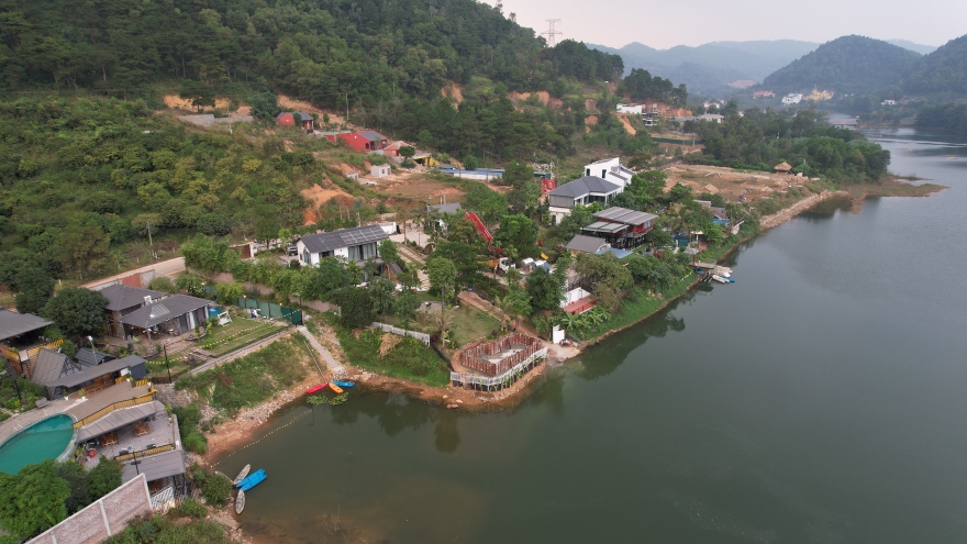 Đất rừng quanh hồ Đồng Đò (Hà Nội) tiếp tục bị xẻ thịt, xây nhà nghỉ dưỡng